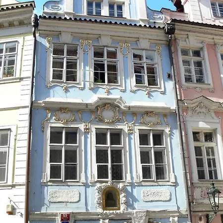 Charles Bridge & Hostal *