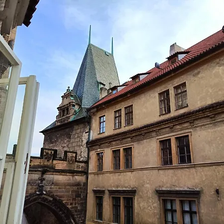 Hostel Charles Bridge & *