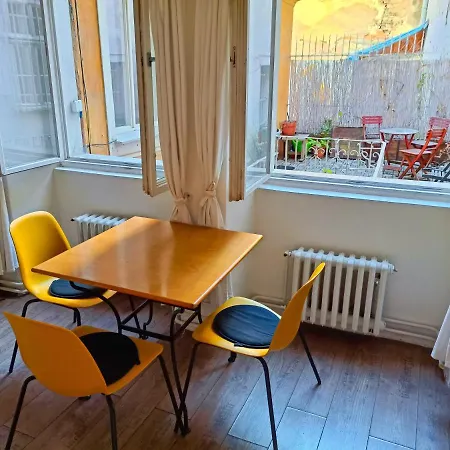 Hostel Charles Bridge & Praha