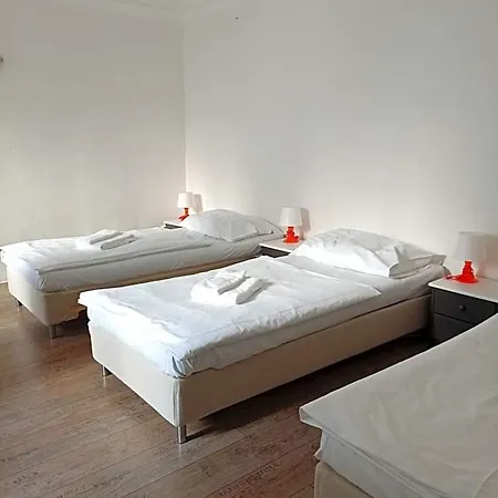 호스텔 찰스 브릿지 호스텔&아파트먼트 *